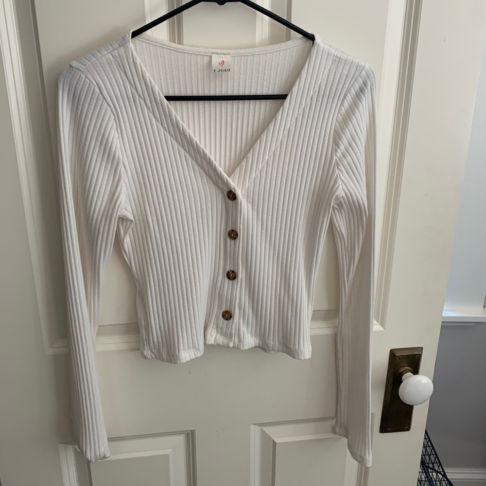 White crop longsleeve sweater